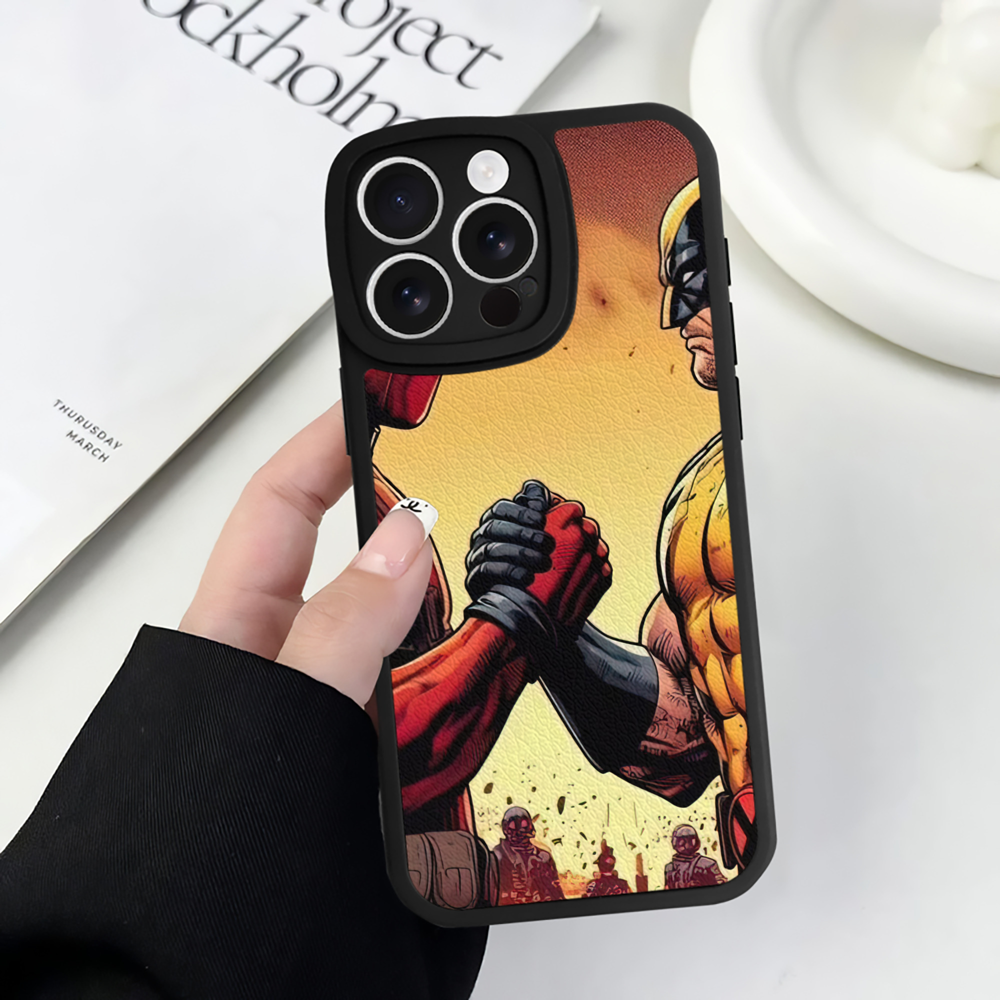 （画像用） Deadpool デッドプール 【iPhone 16シリーズ対応】シリコンスマホケース（レザー調） 材質：シリコン